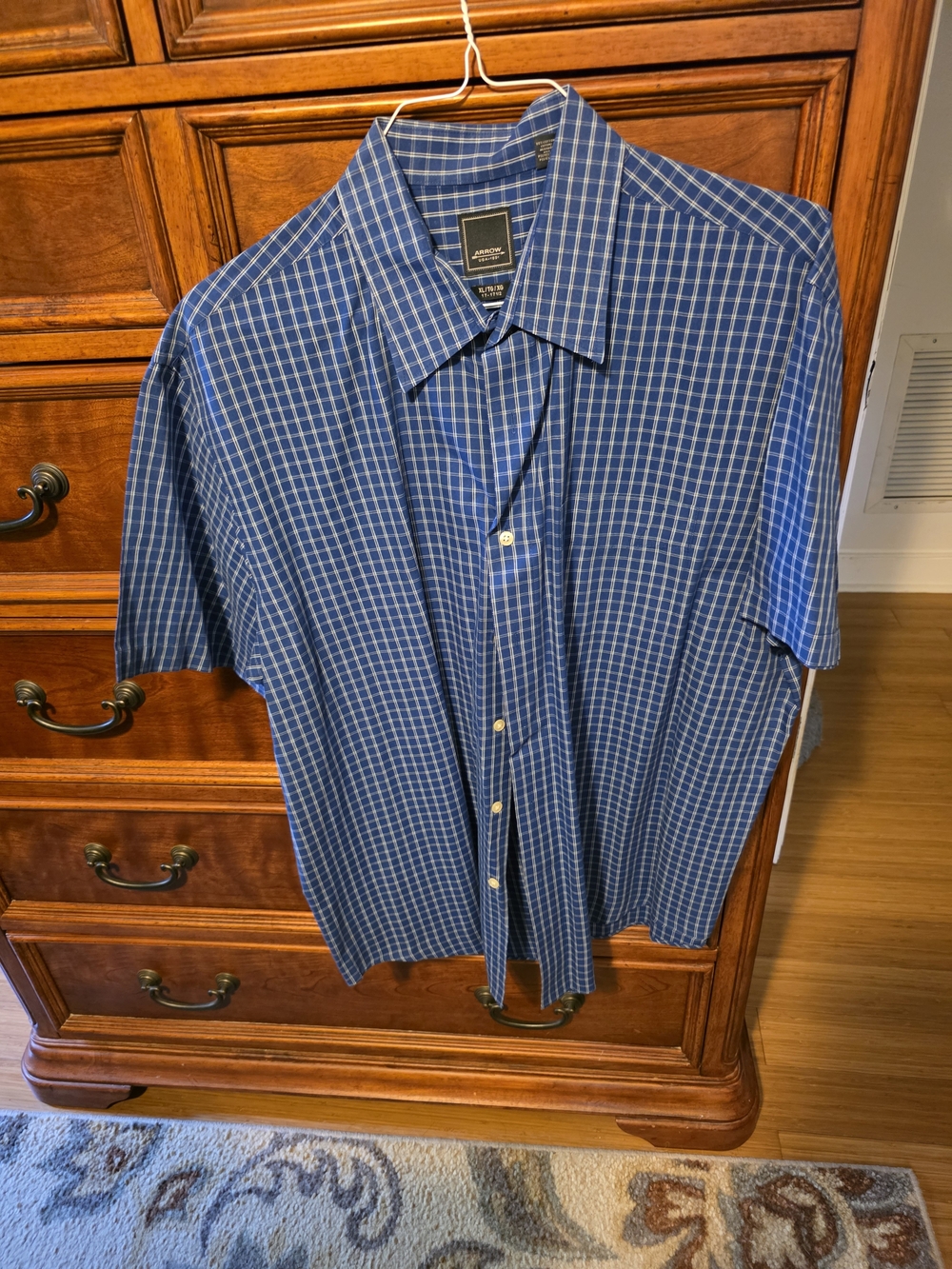Arrow Men's Blue Check Short-Sleeve Button-Down Shirt